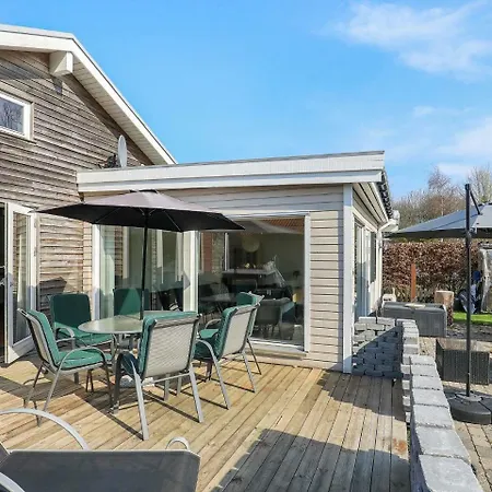 Two-bedroom Holiday In 2 Holiday home *