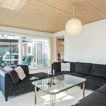 Two-bedroom Holiday In 2 Holiday home *
