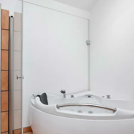 Two-bedroom Holiday In 2 Stroby