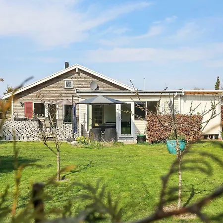 Two-bedroom Holiday In 2 Stroby