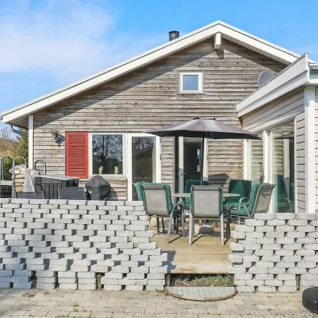 Two-bedroom Holiday In 2 Holiday home *